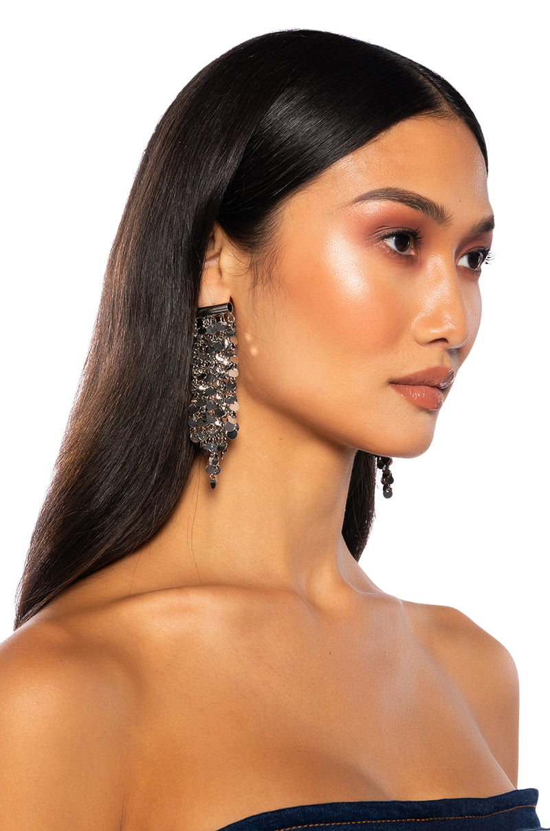 DAZZLING DROP EARRING